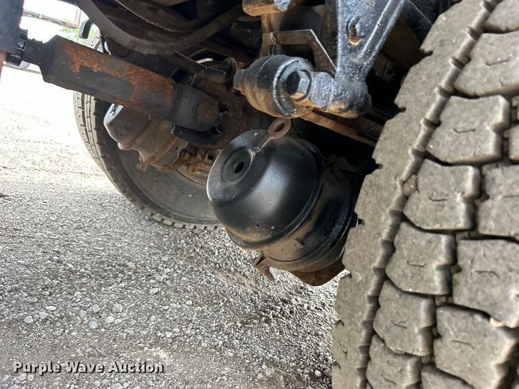 image for item EG0715 2002 International  8100 fuel truck