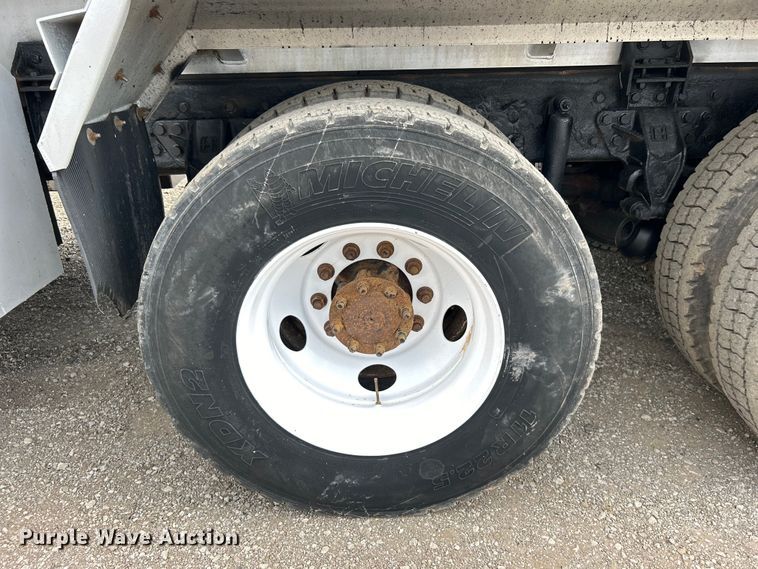 image for item EG0715 2002 International  8100 fuel truck