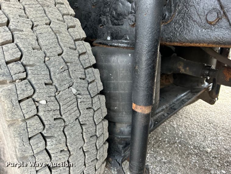 image for item EG0715 2002 International  8100 fuel truck