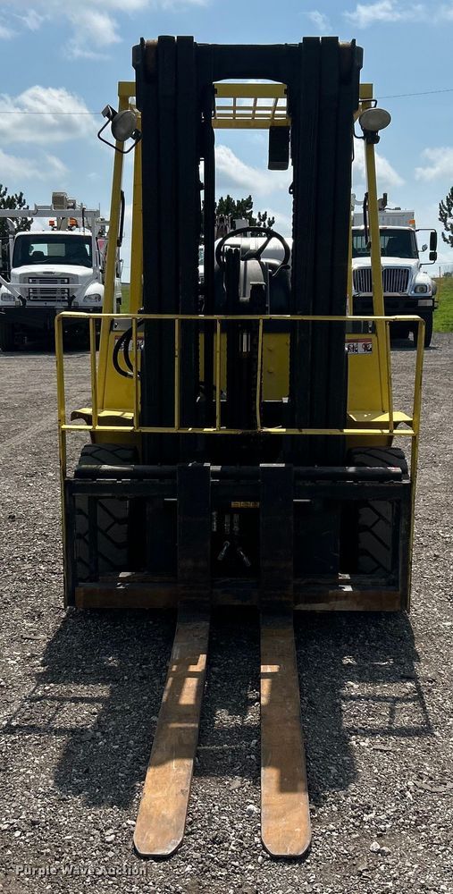 image for item EG0718 2005 Hyster 80 forklift