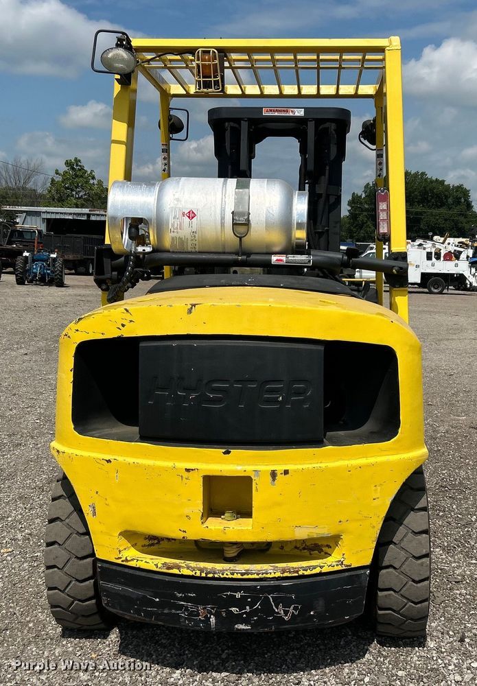 image for item EG0718 2005 Hyster 80 forklift