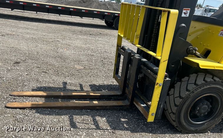 image for item EG0718 2005 Hyster 80 forklift