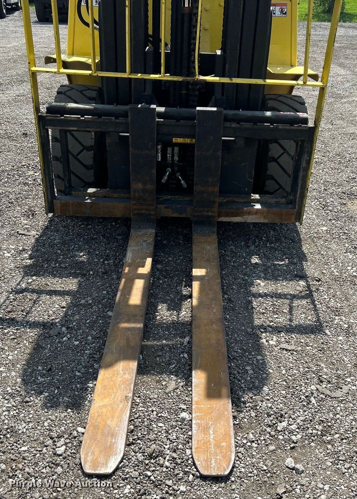 image for item EG0718 2005 Hyster 80 forklift