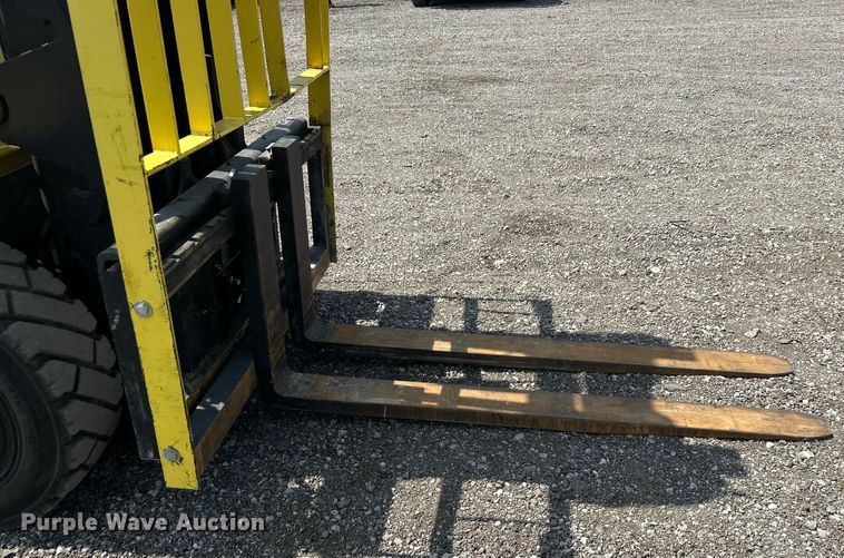 image for item EG0718 2005 Hyster 80 forklift