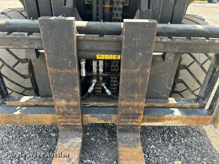 image for item EG0718 2005 Hyster 80 forklift