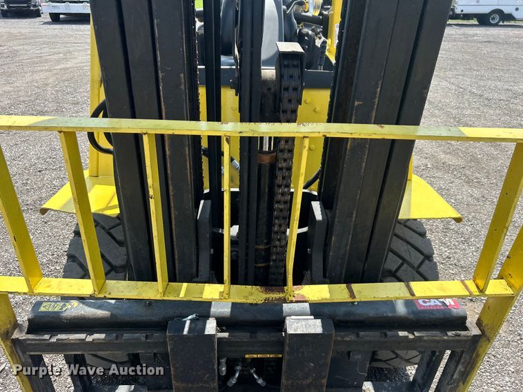 image for item EG0718 2005 Hyster 80 forklift