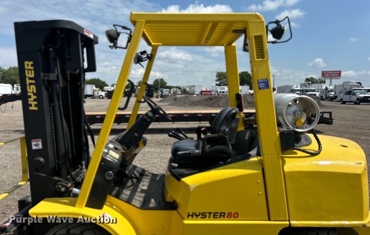 image for item EG0718 2005 Hyster 80 forklift
