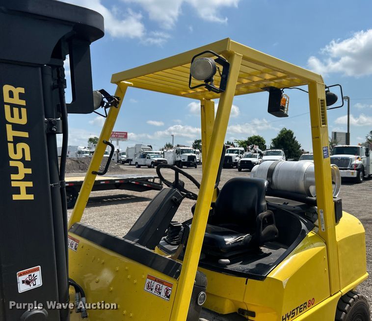 image for item EG0718 2005 Hyster 80 forklift