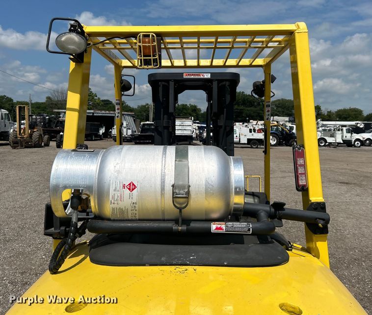 image for item EG0718 2005 Hyster 80 forklift