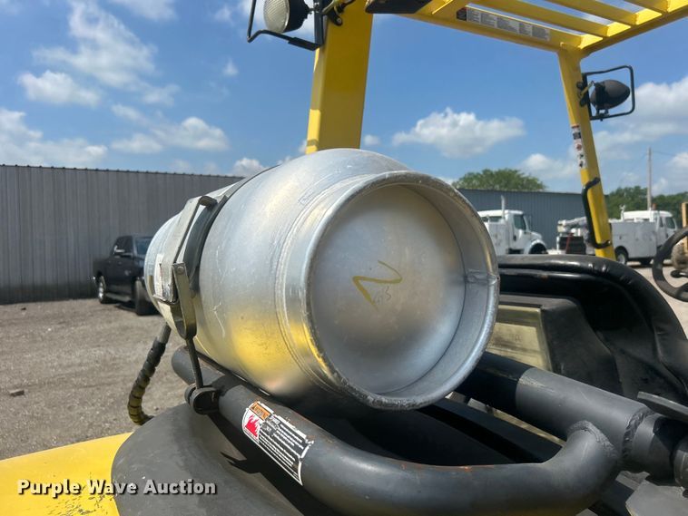 image for item EG0718 2005 Hyster 80 forklift