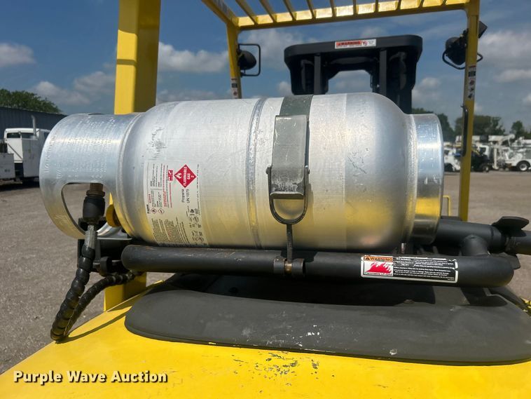 image for item EG0718 2005 Hyster 80 forklift