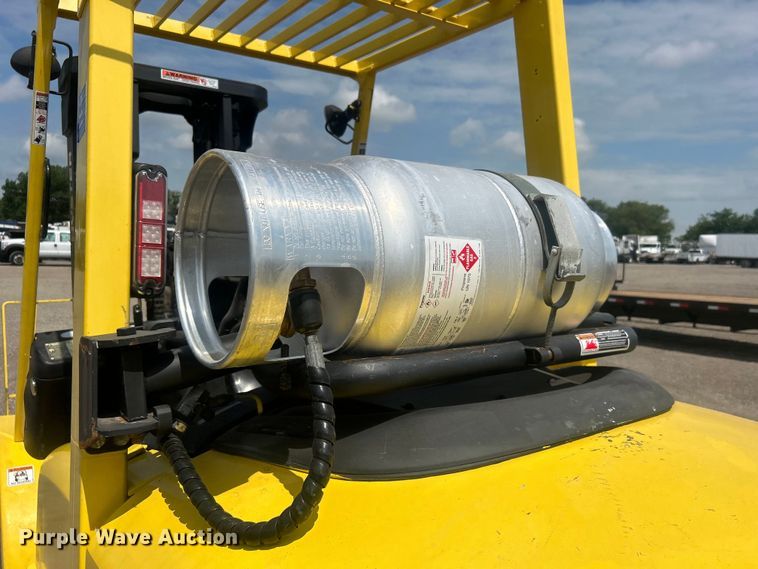 image for item EG0718 2005 Hyster 80 forklift