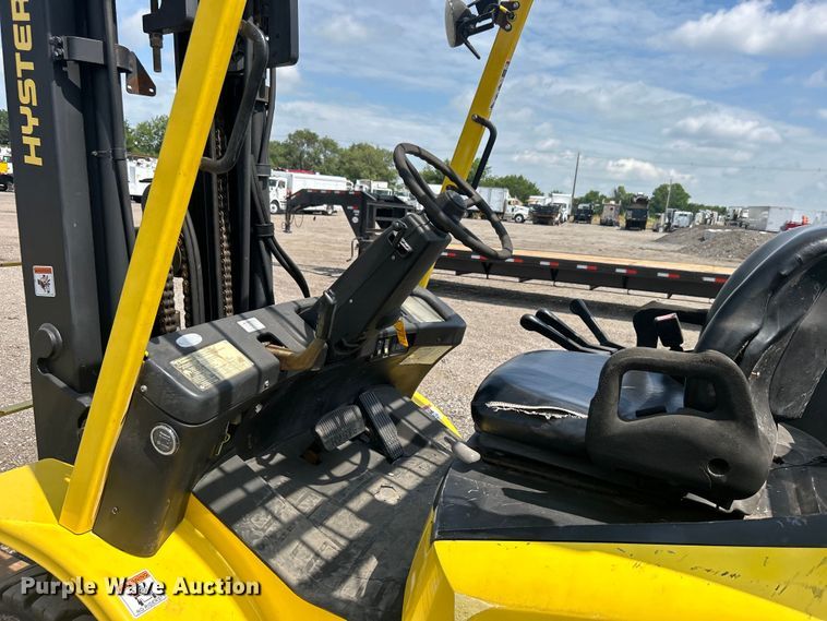 image for item EG0718 2005 Hyster 80 forklift