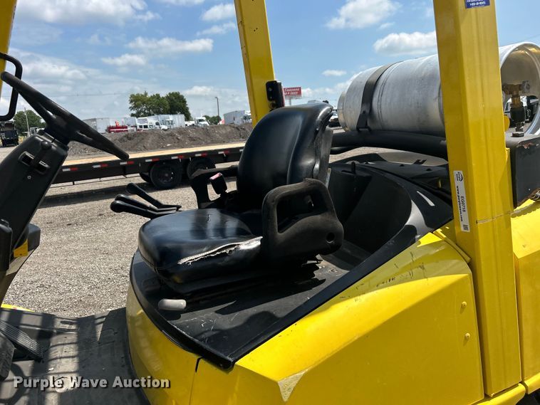 image for item EG0718 2005 Hyster 80 forklift