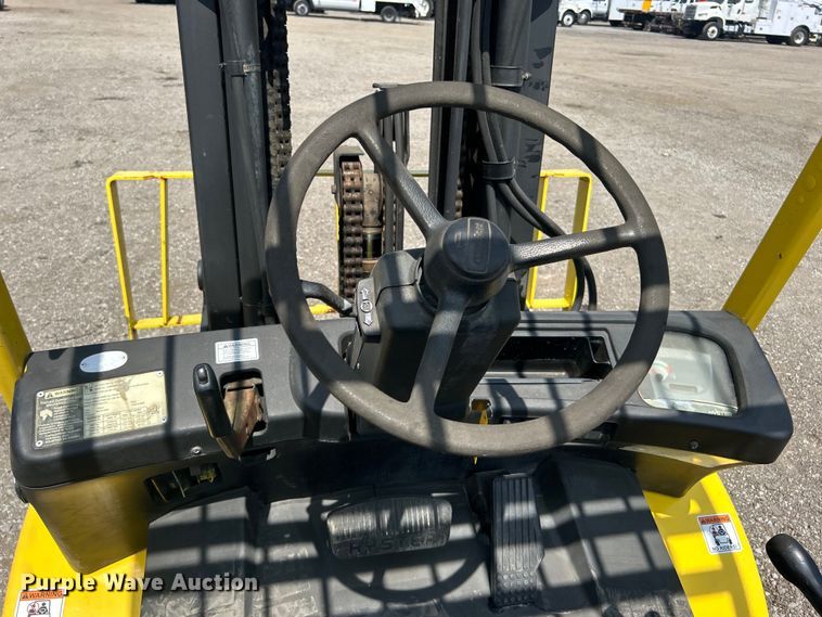 image for item EG0718 2005 Hyster 80 forklift