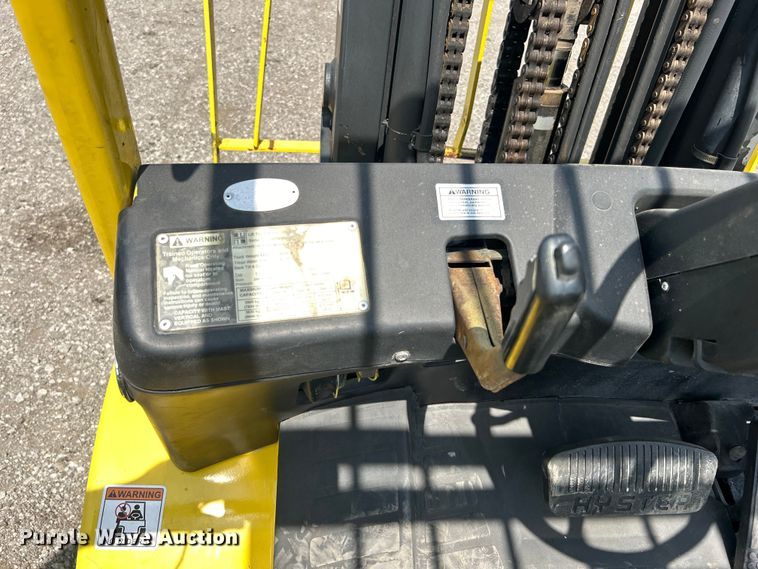 image for item EG0718 2005 Hyster 80 forklift