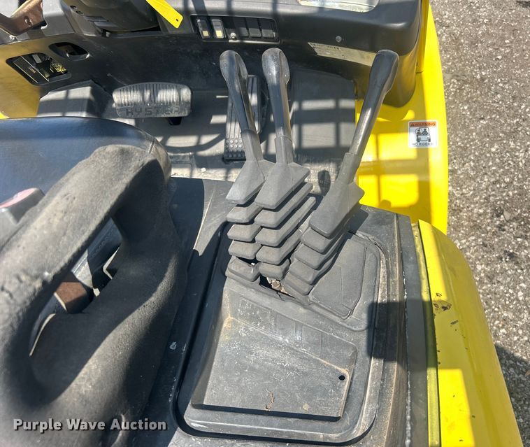 image for item EG0718 2005 Hyster 80 forklift