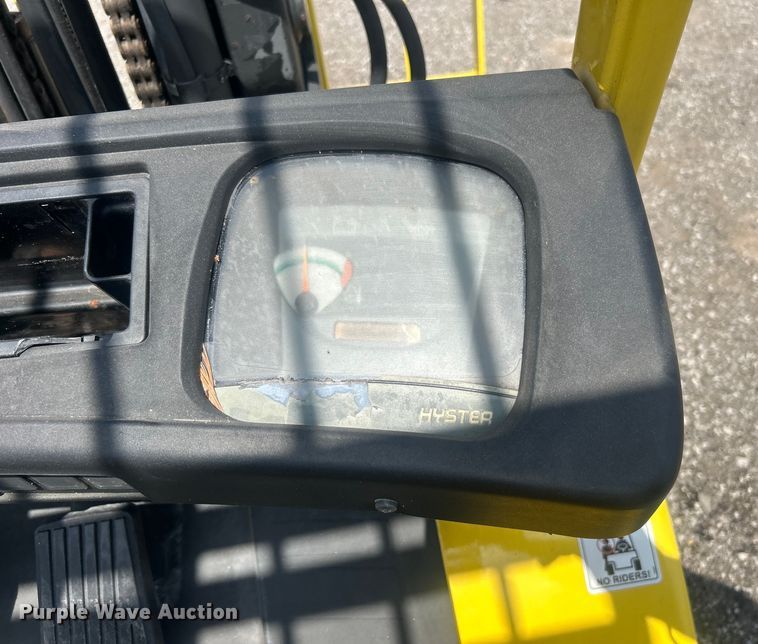 image for item EG0718 2005 Hyster 80 forklift
