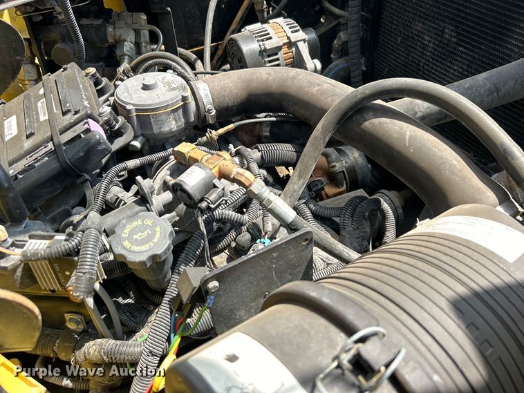 image for item EG0718 2005 Hyster 80 forklift