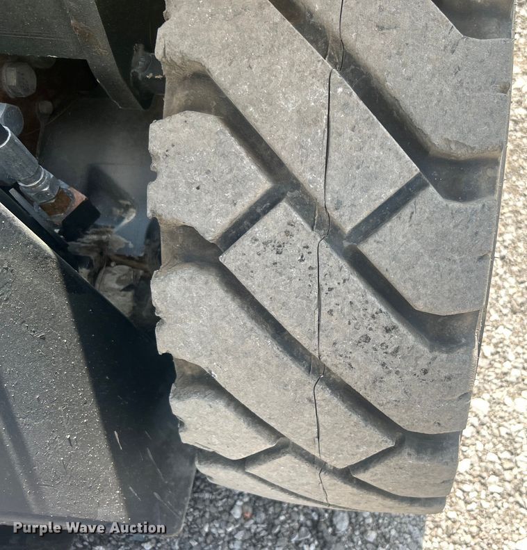 image for item EG0718 2005 Hyster 80 forklift