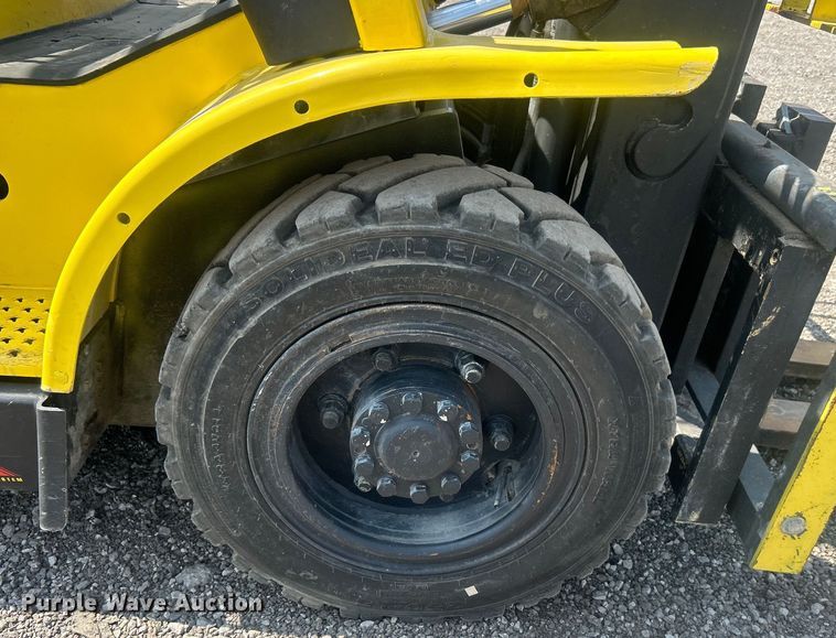 image for item EG0718 2005 Hyster 80 forklift