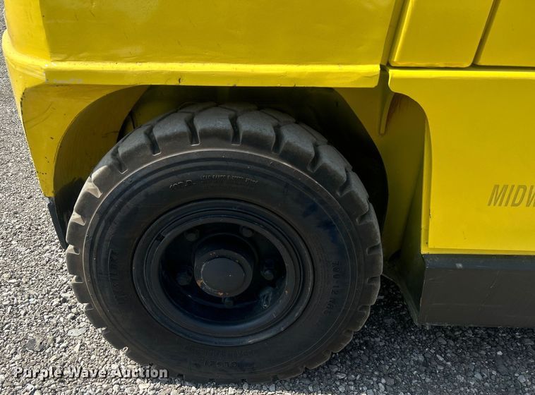 image for item EG0718 2005 Hyster 80 forklift