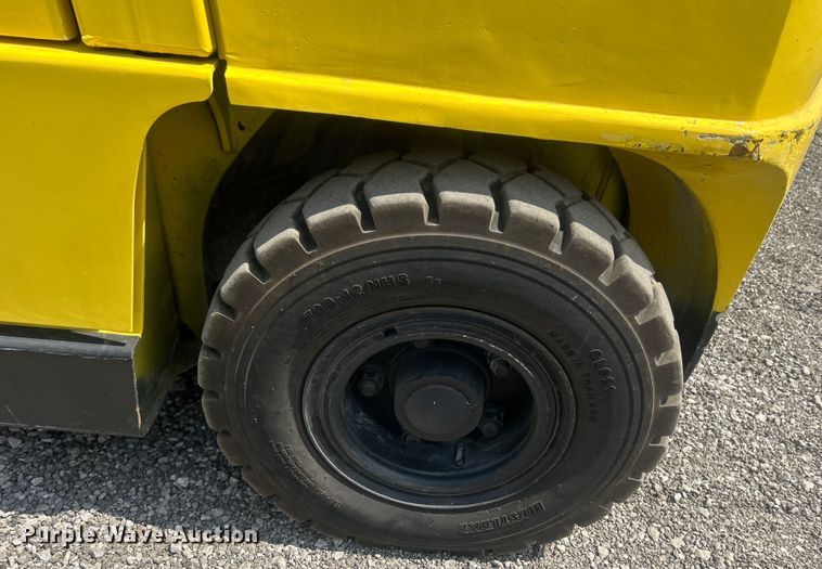 image for item EG0718 2005 Hyster 80 forklift