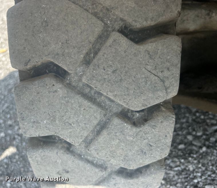 image for item EG0718 2005 Hyster 80 forklift