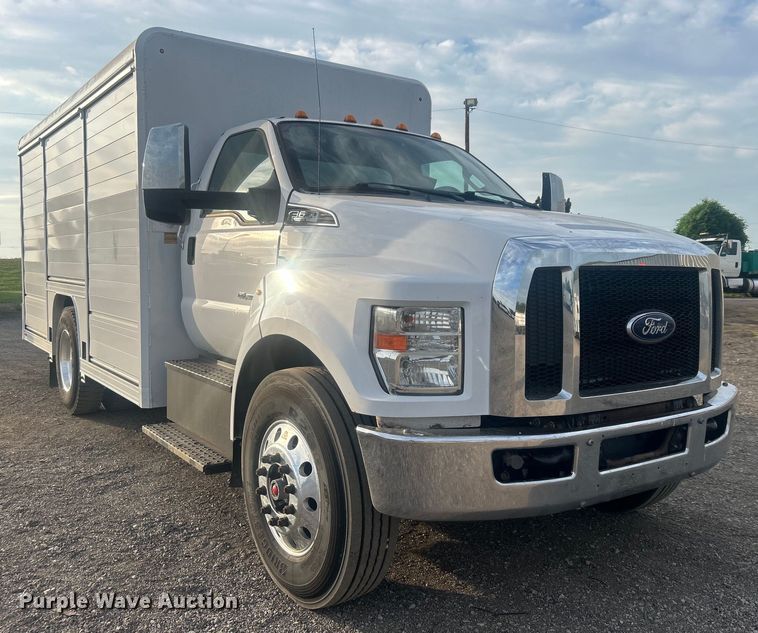image for item EG0720 2017 Ford F650 Super Duty  delivery truck