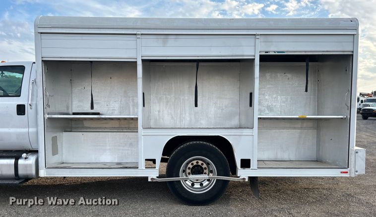 image for item EG0720 2017 Ford F650 Super Duty  delivery truck