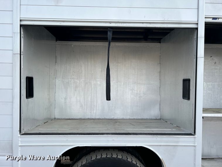 image for item EG0720 2017 Ford F650 Super Duty  delivery truck