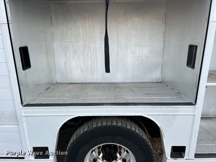 image for item EG0720 2017 Ford F650 Super Duty  delivery truck