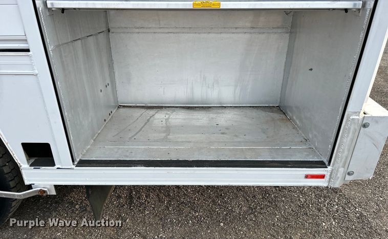 image for item EG0720 2017 Ford F650 Super Duty  delivery truck