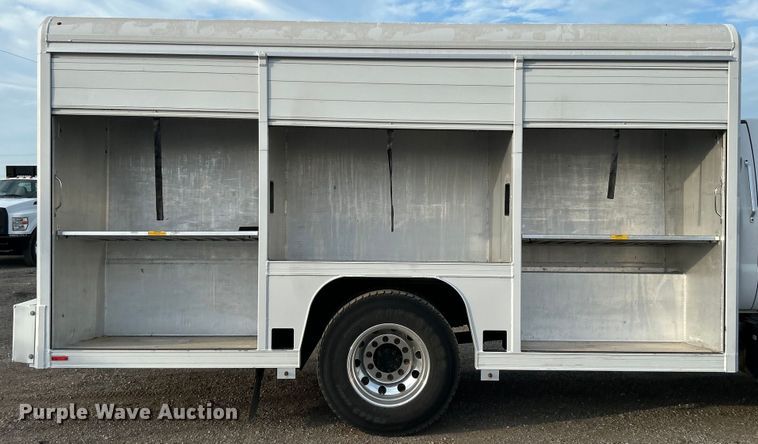 image for item EG0720 2017 Ford F650 Super Duty  delivery truck