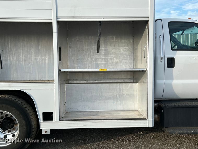 image for item EG0720 2017 Ford F650 Super Duty  delivery truck