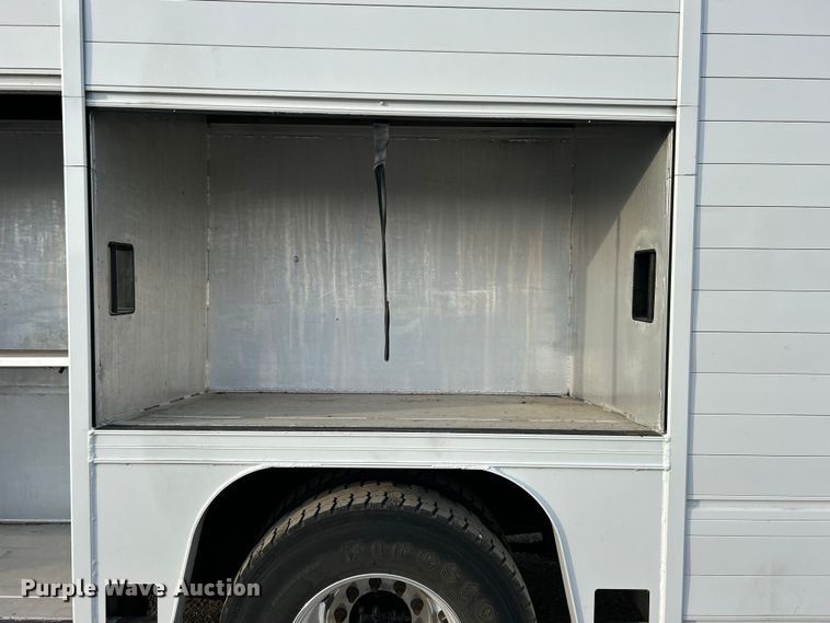 image for item EG0720 2017 Ford F650 Super Duty  delivery truck