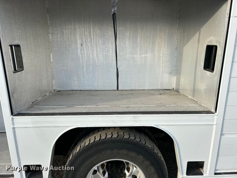 image for item EG0720 2017 Ford F650 Super Duty  delivery truck