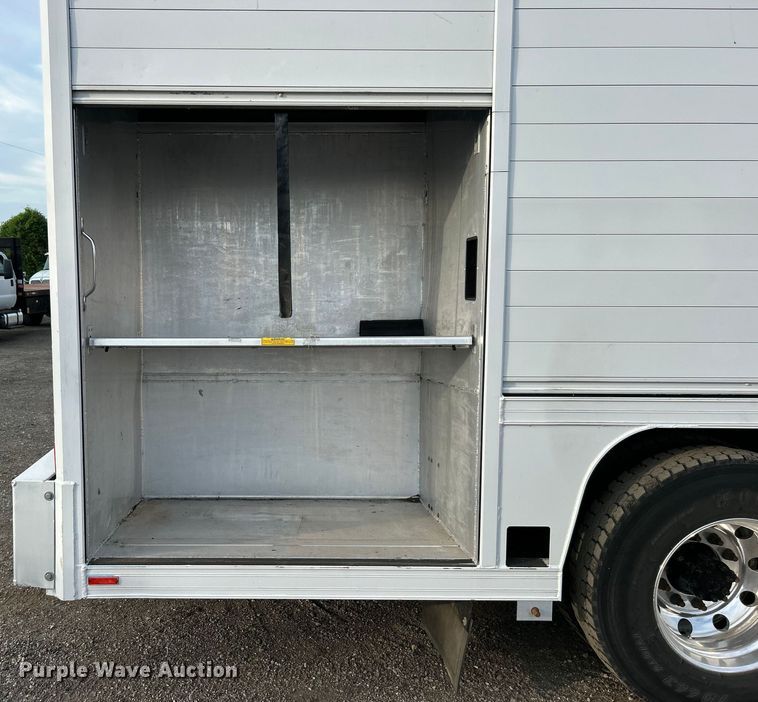 image for item EG0720 2017 Ford F650 Super Duty  delivery truck