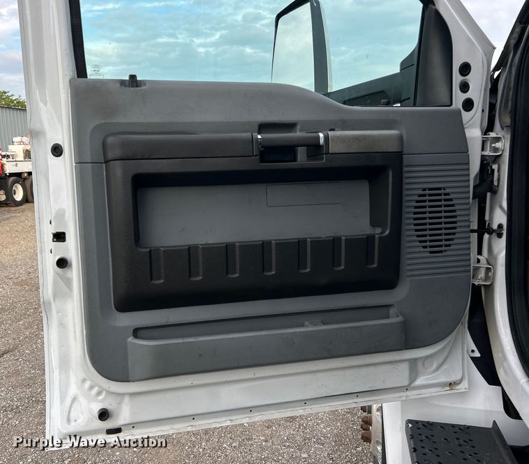 image for item EG0720 2017 Ford F650 Super Duty  delivery truck