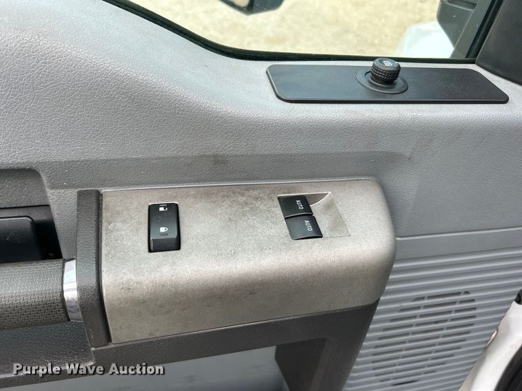 image for item EG0720 2017 Ford F650 Super Duty  delivery truck