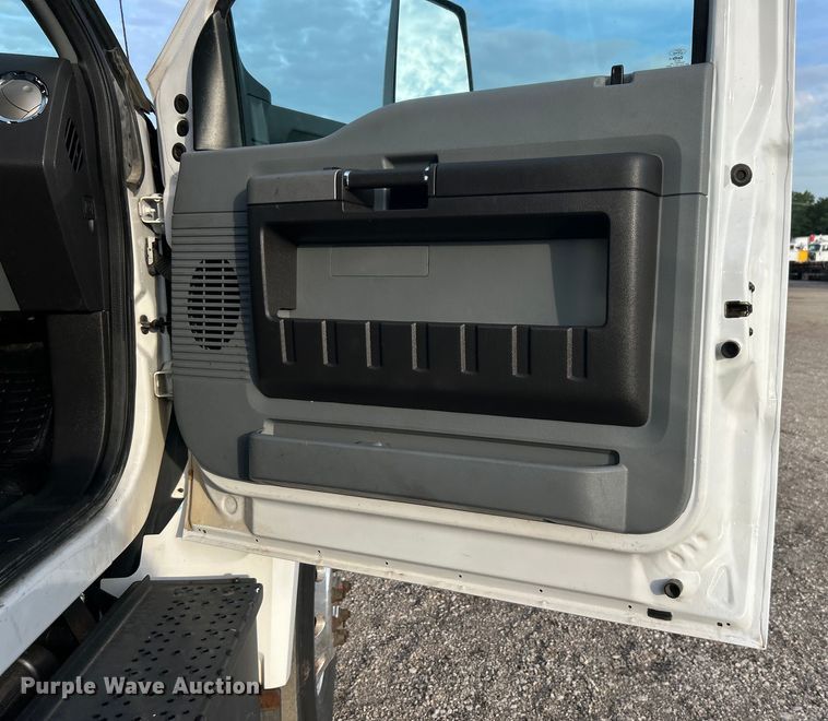 image for item EG0720 2017 Ford F650 Super Duty  delivery truck