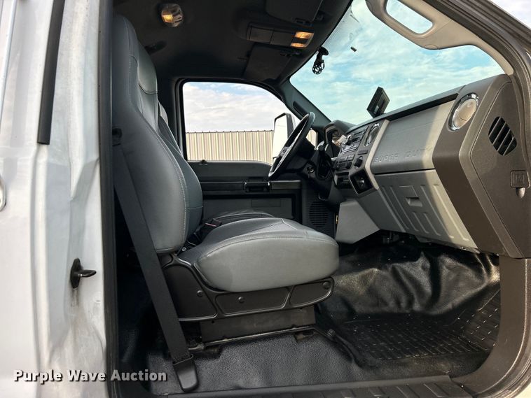 image for item EG0720 2017 Ford F650 Super Duty  delivery truck