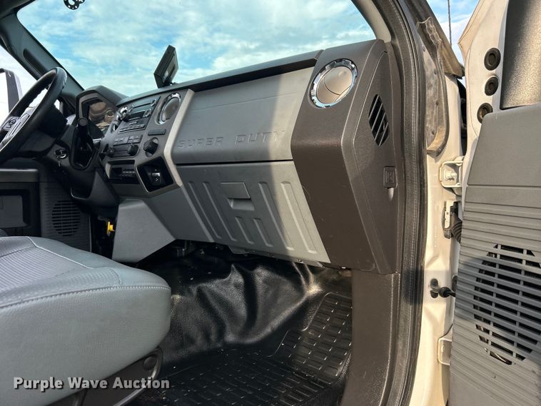 image for item EG0720 2017 Ford F650 Super Duty  delivery truck