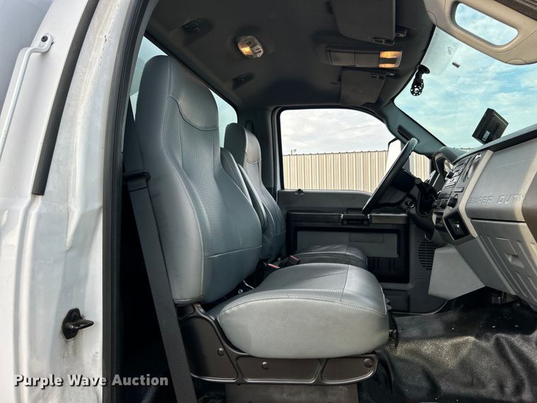 image for item EG0720 2017 Ford F650 Super Duty  delivery truck