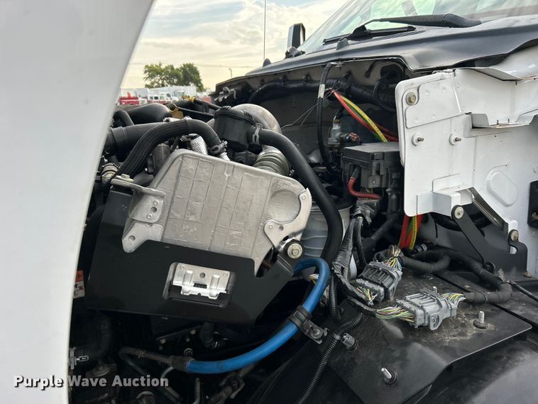 image for item EG0720 2017 Ford F650 Super Duty  delivery truck