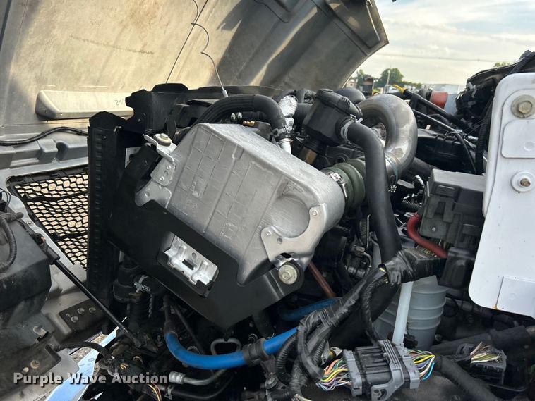 image for item EG0720 2017 Ford F650 Super Duty  delivery truck