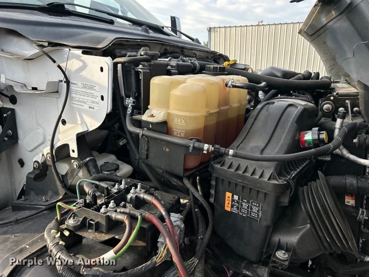 image for item EG0720 2017 Ford F650 Super Duty  delivery truck