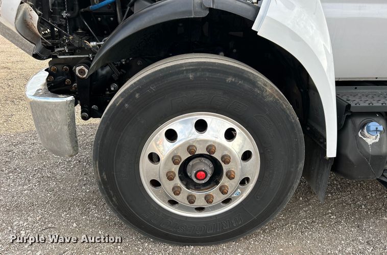 image for item EG0720 2017 Ford F650 Super Duty  delivery truck