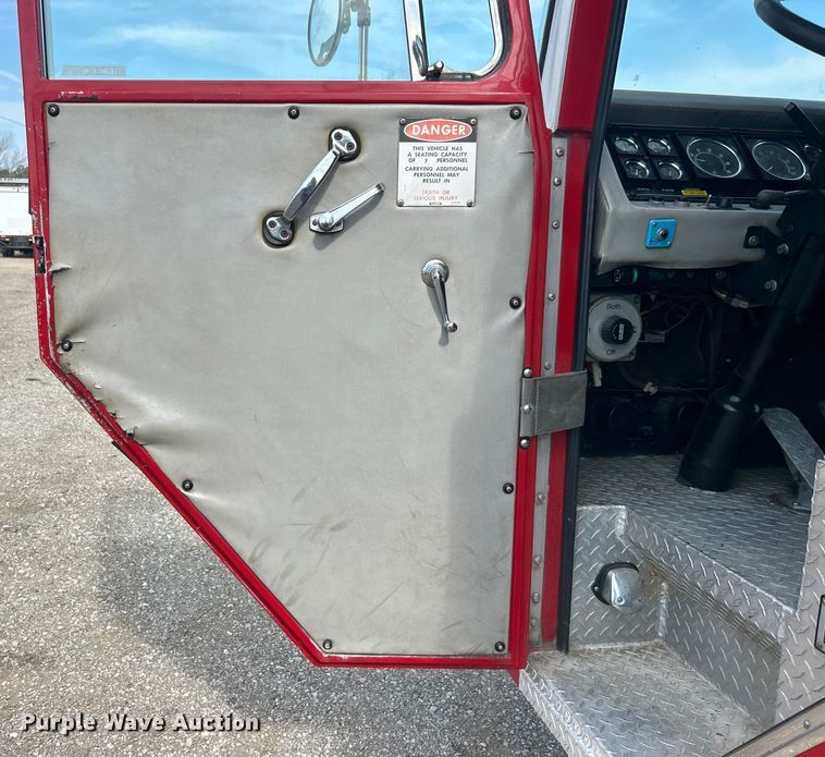 image for item EG0726 1991 Pierce Mfg. pumper fire truck