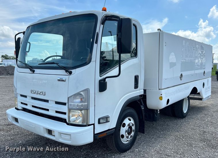 image for item EG0729 2014 Isuzu NPR sprayer truck 